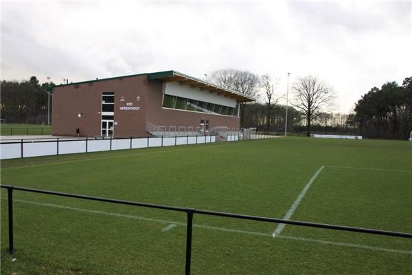 Aanleg sportpark met kunstgras en 3 natuurgras voetbalvelden, atletiekpiste gravel, beachterrein, skatepark, Finse piste en omgevingswerken - Sportinfrabouw NV